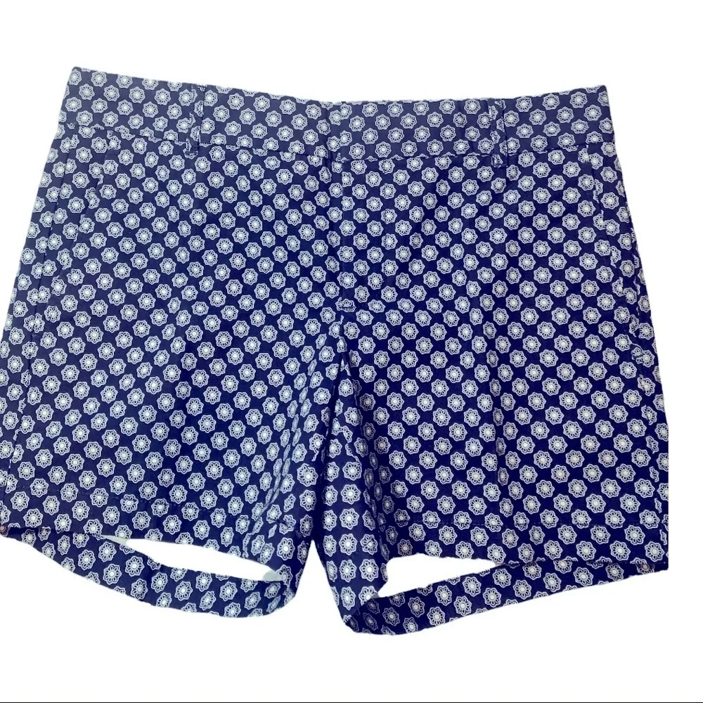Banana Republic Navy White Floral Printed 5” inseam Shorts Women’s size 6 NWOT